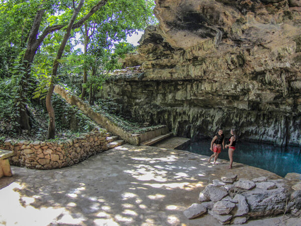 Nado en Cenotes Cristalinos y Tour en la Hacienda Mucuyché desde Mérida